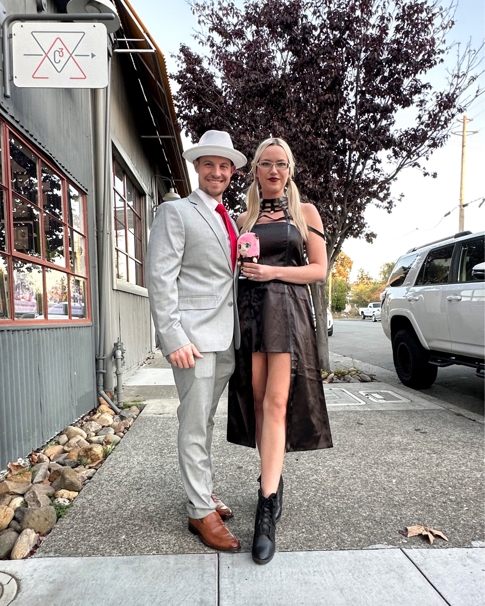 Spy Family Halloween costume!

Cosplay | Anime | Yor Forger | Loid Forger | Agent Twlight | Anya Forger | Thorn Princess

#LTKHoliday