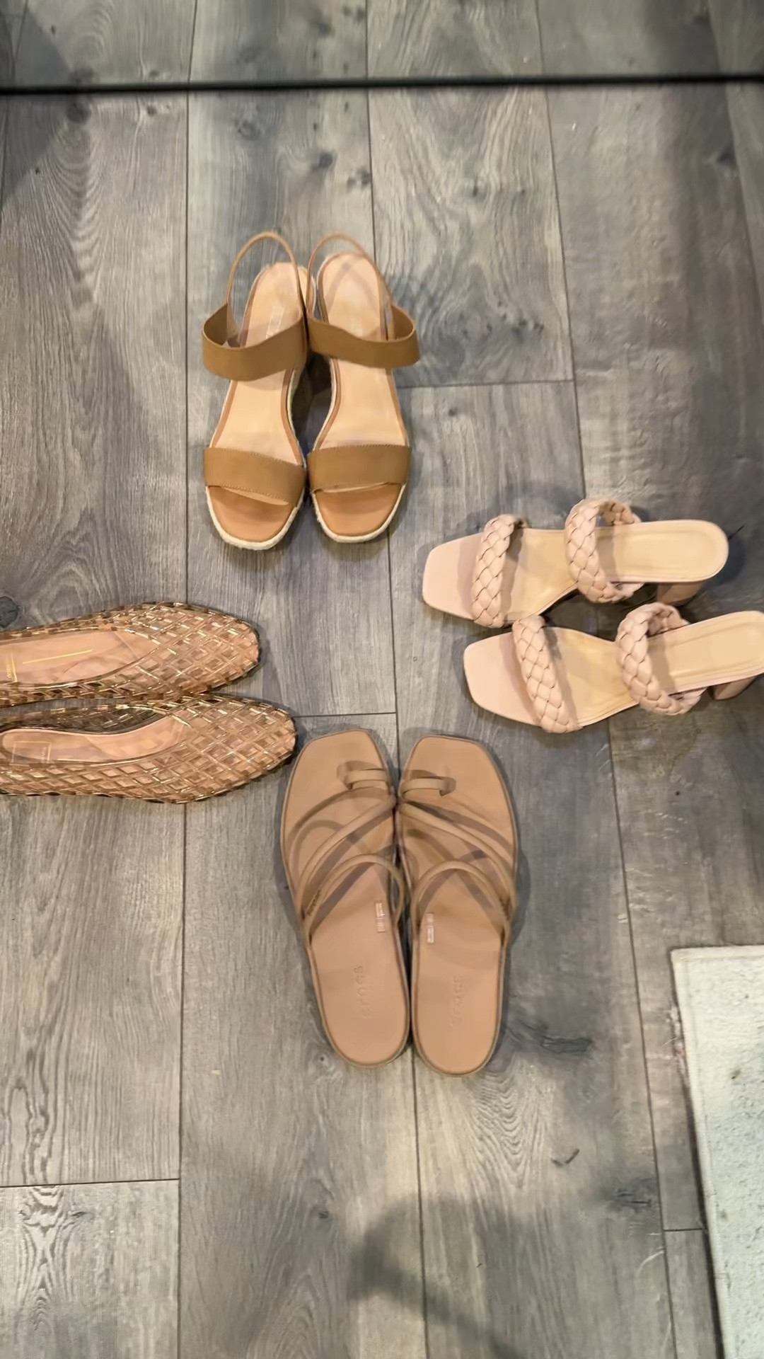 Summer shoes that aren’t flip flops

#LTKootd #LTKSeasonal #LTKSaleAlert