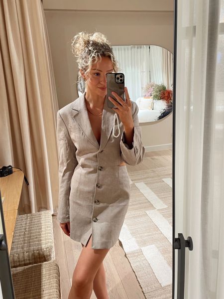 Jacquemus inspired greige linen blend tailored blazer mini dress with cut out from H&M

Wearing a size XS

#LTKeurope #LTKunder50 #LTKSeasonal