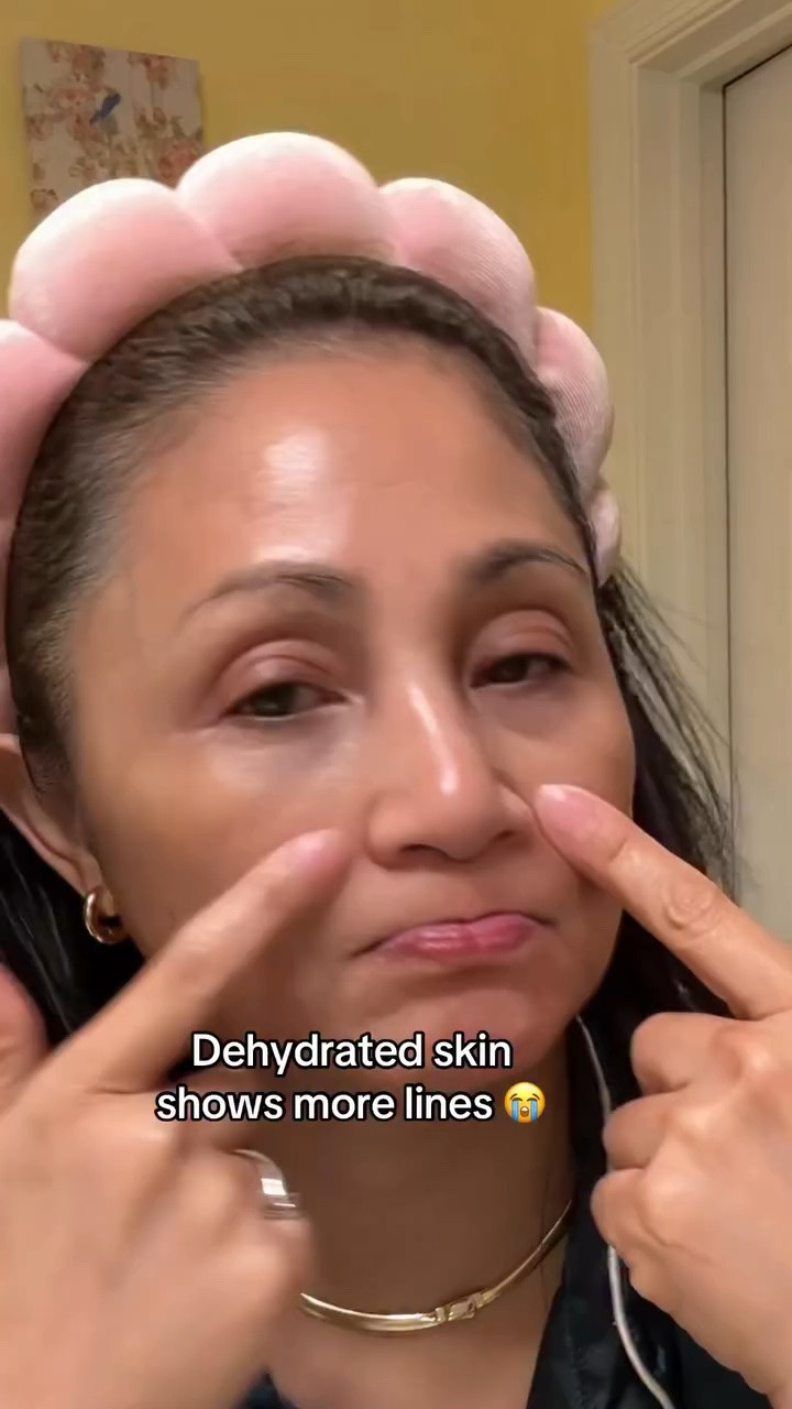 Trying the aged filter made me realize how dehydrated my skin looked 😭💧
Hydration really makes such a difference… my skin looks more fresh, plump, and glowy after using this serum ✨#APRILSKIN #APRILSKINskincare #antiaging  @aprilskin_global