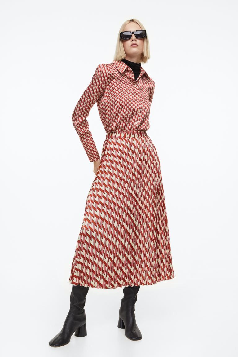 Pleated Skirt | Long Red Skirt Outfit | Midi Skirt Outfit | Work Outfit | Spring 2023 Outfits  | H&M (US + CA)