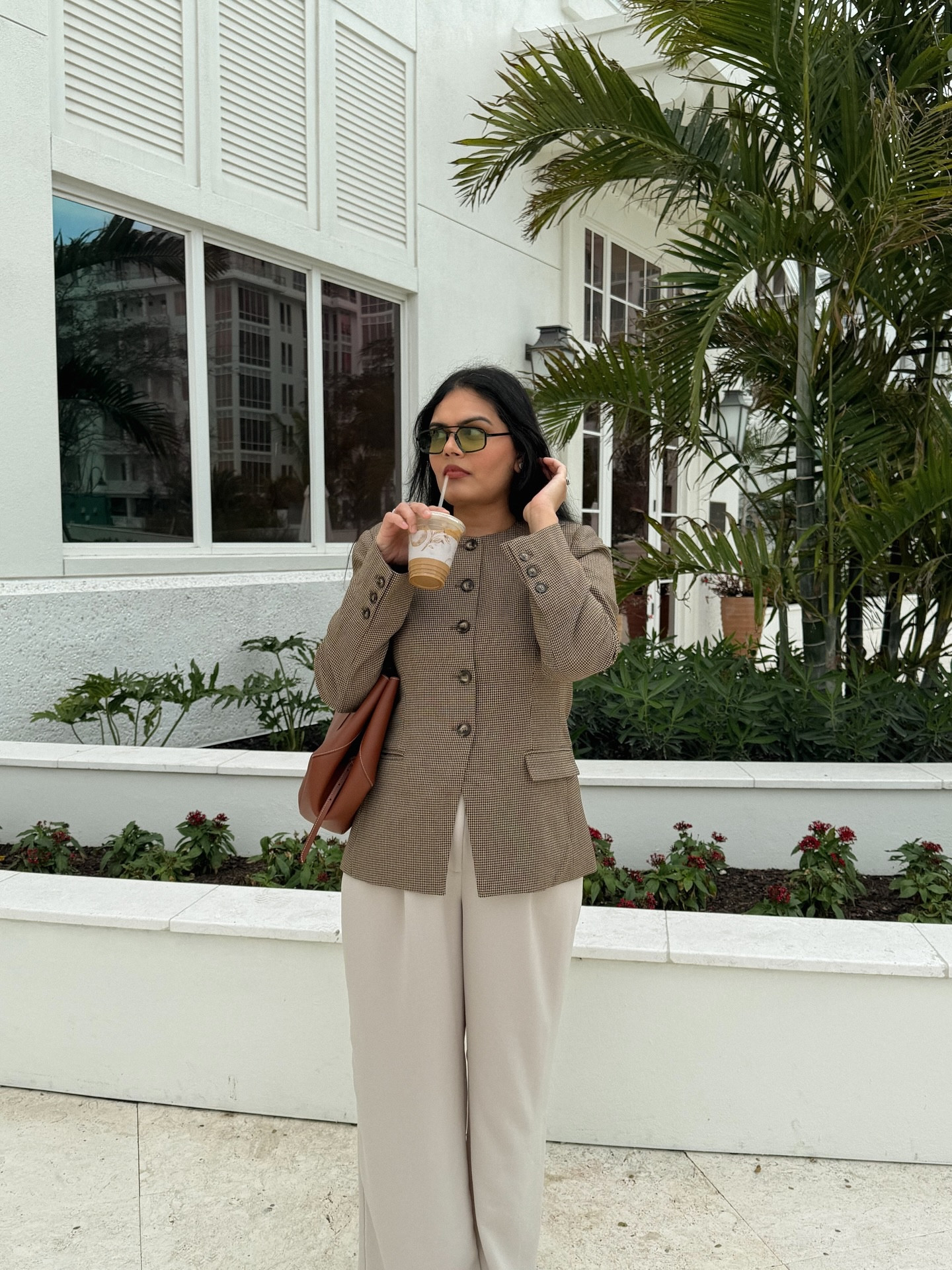 Running on coffee, confidence, and a good work outfit🤭

Top @astrthelabel 
Pants @express 
Bag @polene_paris 
Sunnies random shop in Europe & @rayban 

#FourSeasonsNaples
#NaplesBeachClub
#NaplesFL
#FloridaBlogger 
#WorkwearStyle