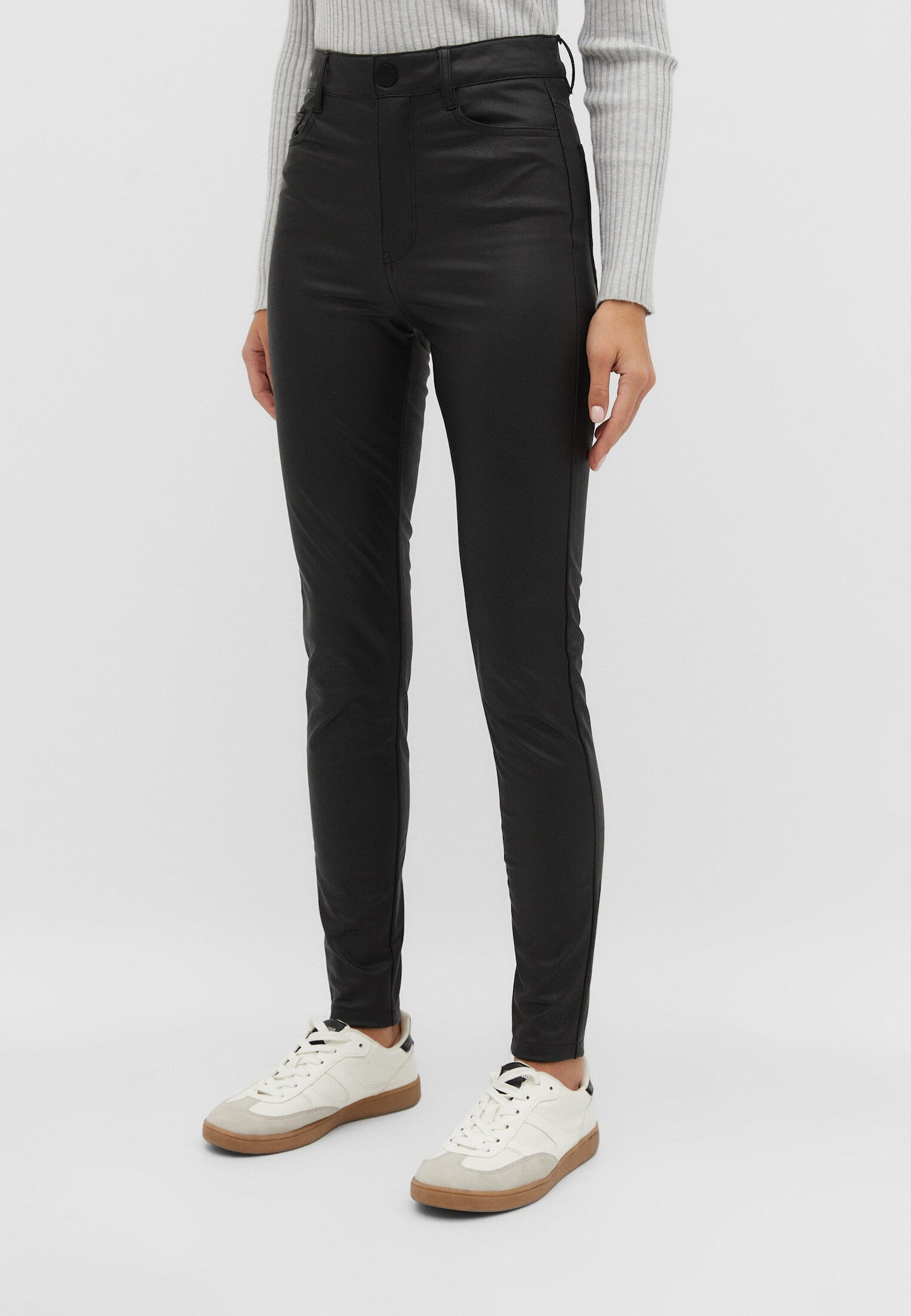 Faux leather high waist trousers - Women's Trousers | Stradivarius United Kingdom | Stradivarius (UK)