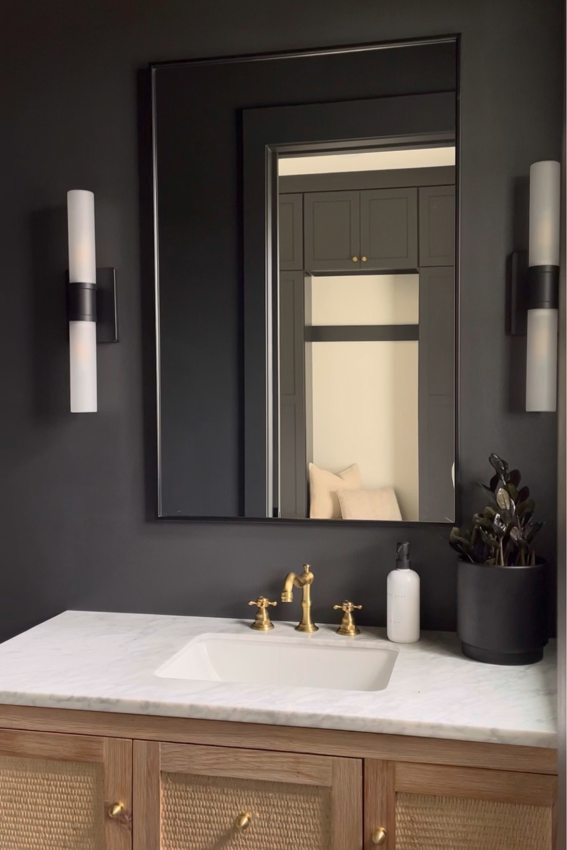 Affordable moody powder bath sources 🖤

#moodybathroom #powderbath #bathroomdecor #moodyinteriors #homedecorfinds #moderndecor #transitionalstyle

#LTKhome #LTKsalealert #LTKfindsunder100