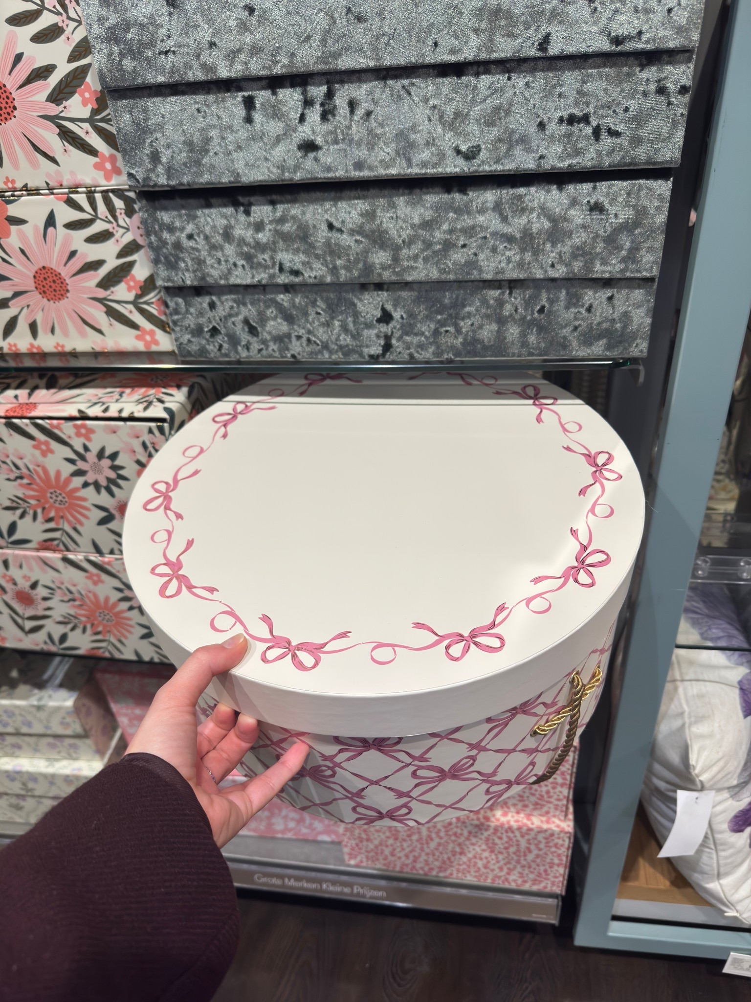 Found the cutest round box at TK Maxx yesterday and it has the perfect size to store my straw hats 😍👒

#LTKnederlands