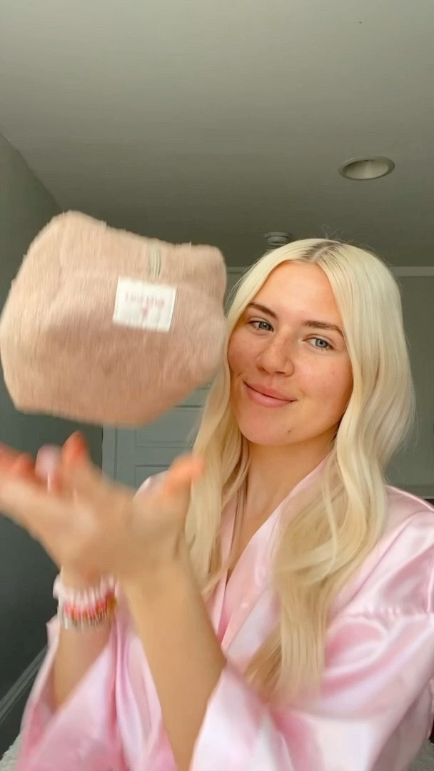 The makeup I used today🤭💓



#LTKbeauty #LTKGiftGuide