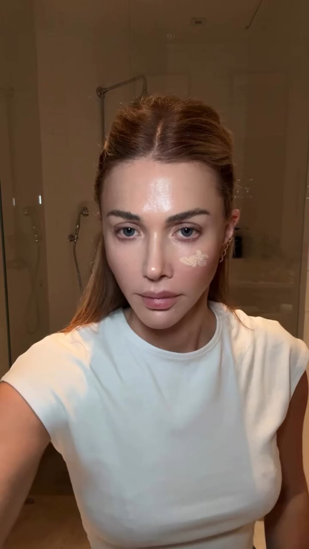 this GRWM last night would normally go straight to the drafts 🚮 but posting because why not! 😁 wearing a L tshirt 