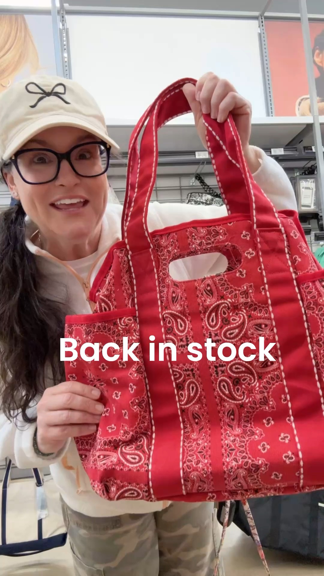 The bag for the summer. 5 pockets and 2 deep enough for water bottles!
Americana, summer bag, pool bag, beach bag, diaper bag, tote, red, gym bag, travel bag, carryon
