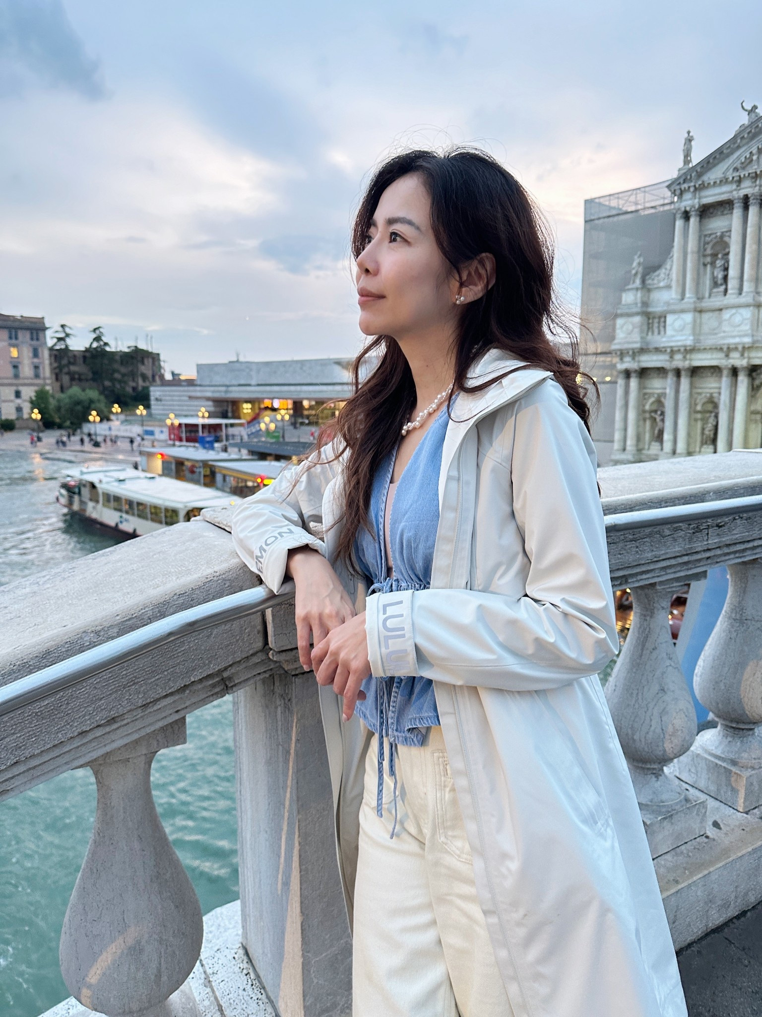 天氣變化多端，但穿搭可以一直在線. 這趟旅行帶了 lululemon Rain Rebel 雨衣外套，真的大加分！ 下小雨不用撐傘，雨停也能當一般外套繼續穿～ 輕薄不佔空間、放行李也不怕皺，實穿又好看👌
@lululemon #ad and #lululemoncreator

#LTKsummer #LTKtravel #LTKstyletip