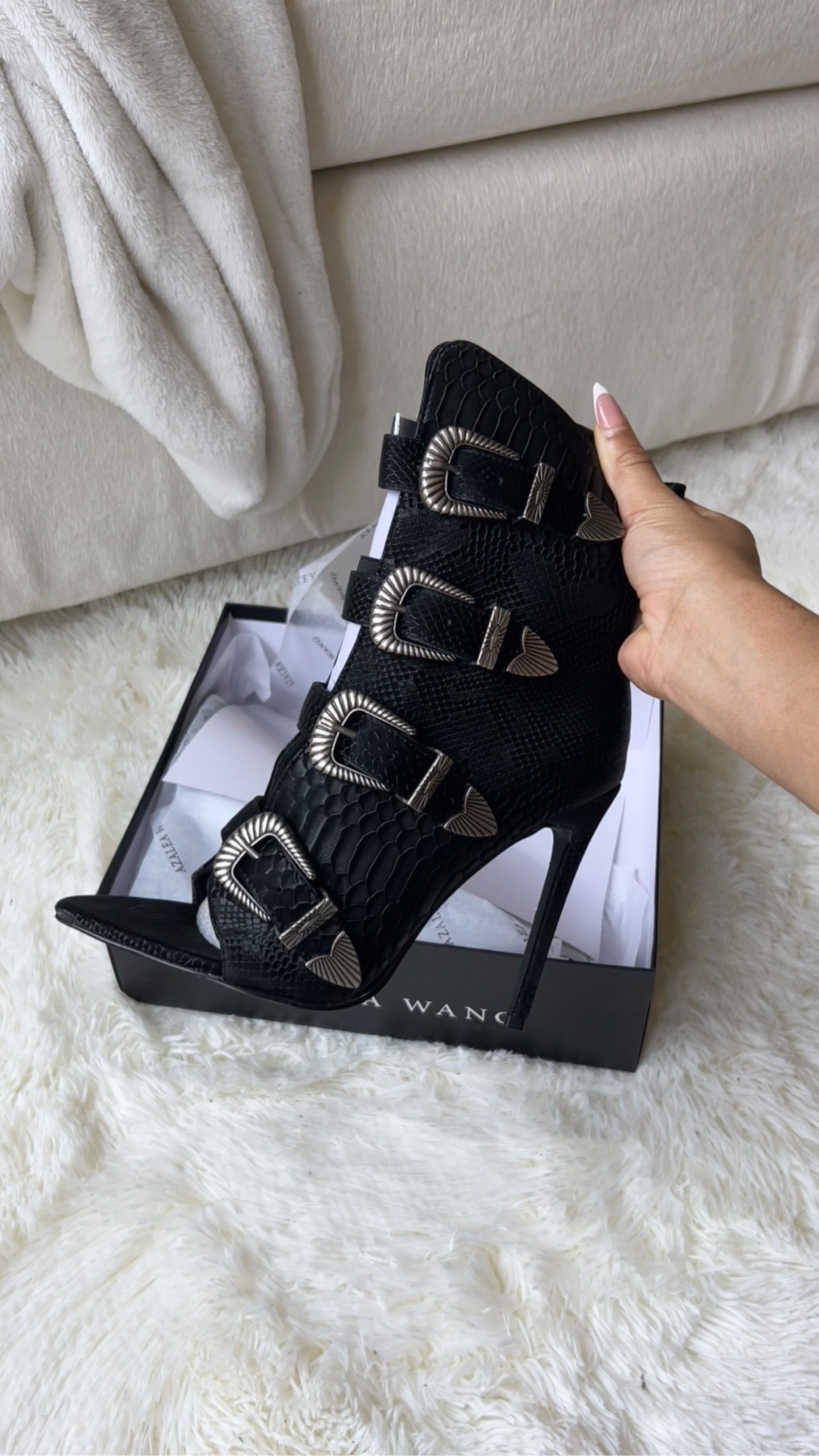 i didn’t need another pair of black heels boots… until i saw these.

you ever open a box and immediately feel like the main character? that was me the second I unboxed the Tjeerd Peep Toe Booties from Azalea Wang (i got a size 8.5). 

the textured finish, stacked buckles, and that fierce heel? instant statement. can’t wait to style these for a night out or a content day — edgy, elevated, and everything in between.

@azaleawang #LTKShoeCrush #LTKFindsUnder100

#LTKU