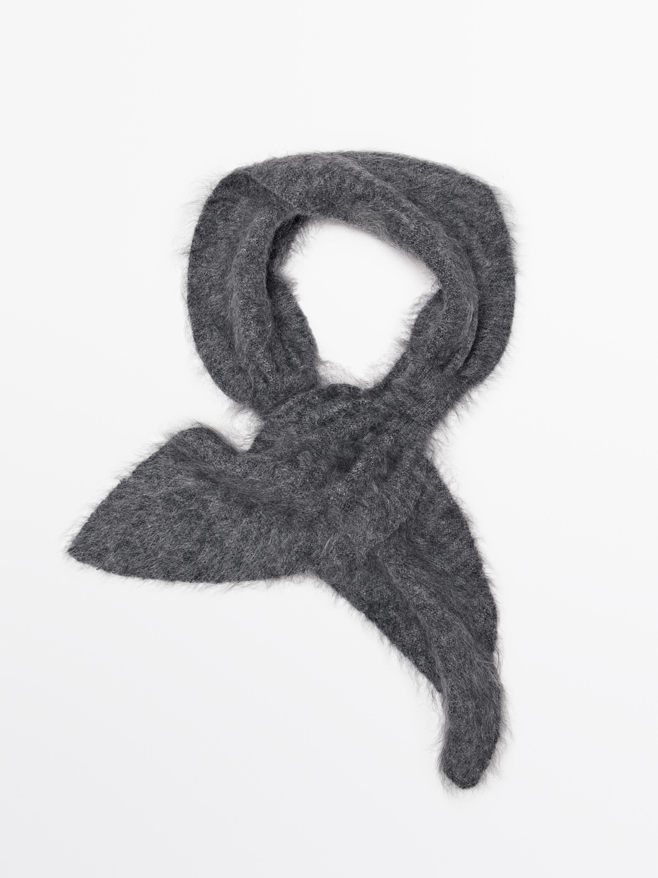 Tie. Brushed finish. Made of 100% cashmere. | Massimo Dutti US