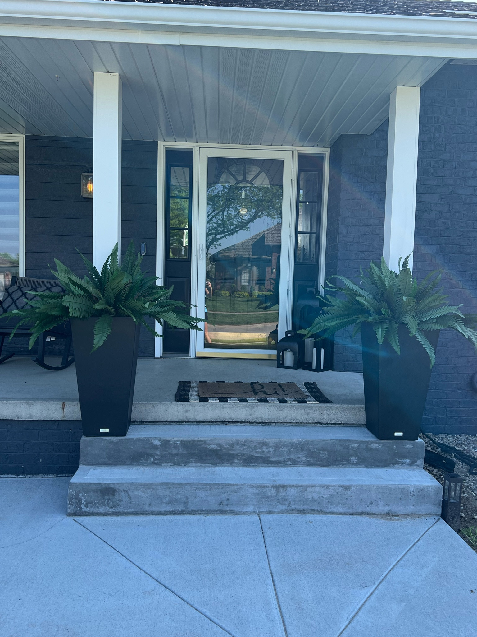 Front porch refresh🖤

#LTKFindsUnder100 #LTKHome #LTKSeasonal