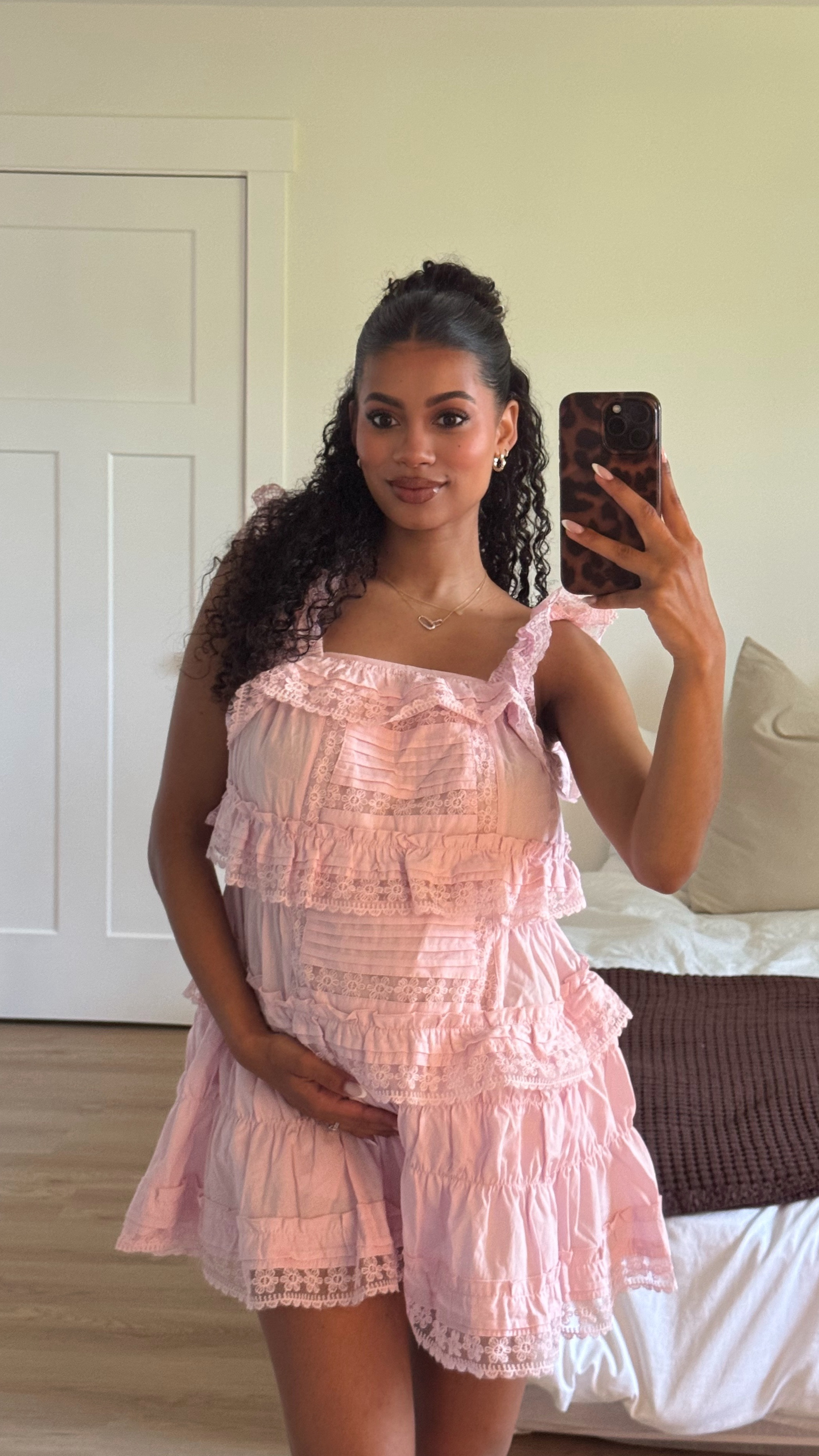 The built in shorts though!!?🤌🏽🌸 

Link on my LTK

#bumpstyle #pregnancy #outﬁtinspo #summeroutfitideas #24weekspregnant #fashioninspo