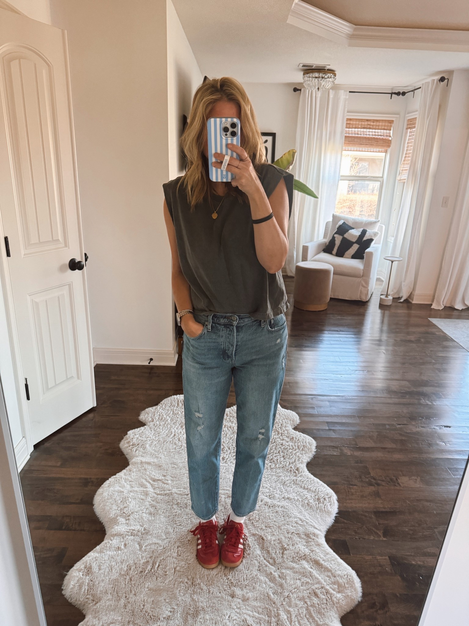 Muscle tee, boxy tee 

#LTKmomlife #LTKgrwm #LTKOver40