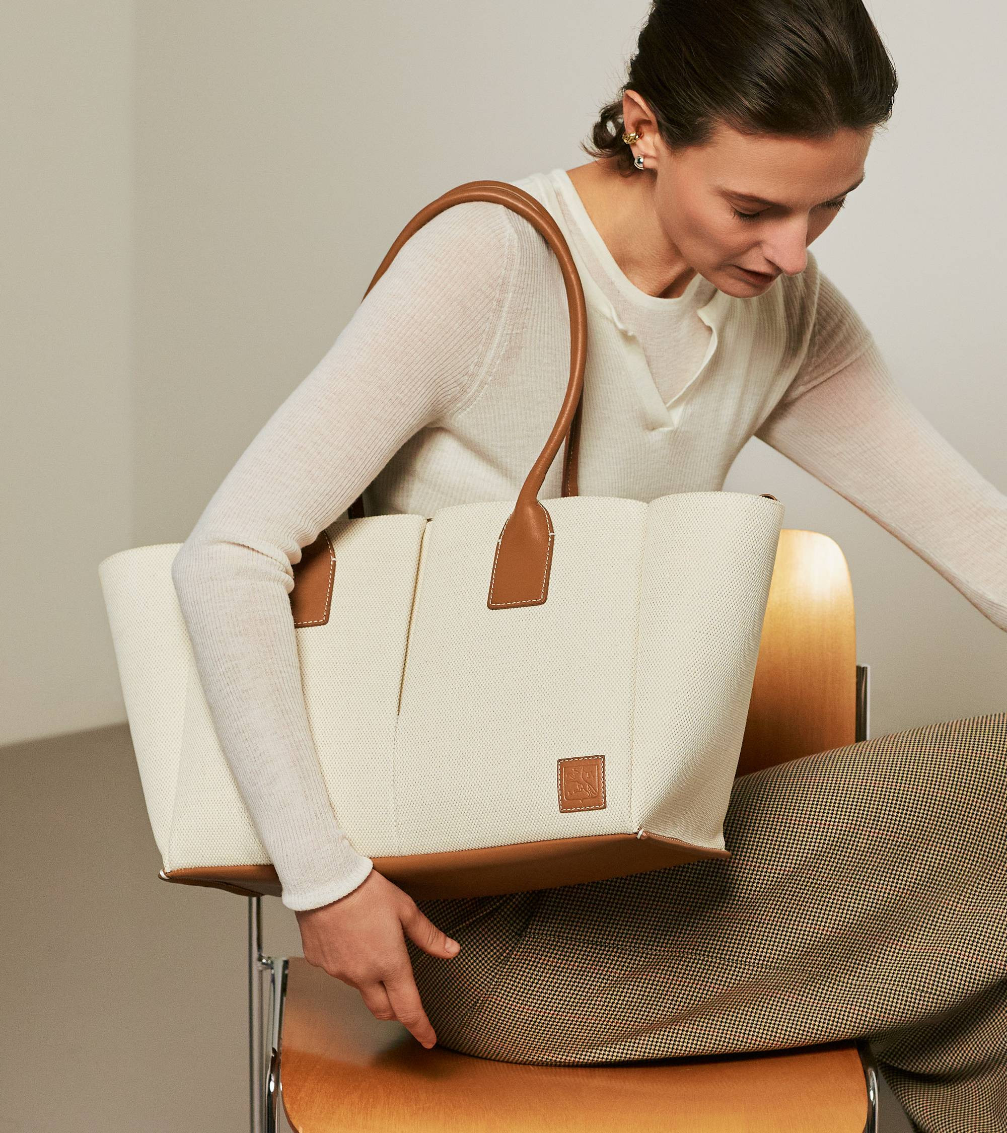Elena large tote bag in cotton canvas and grained leather | Le Tanneur