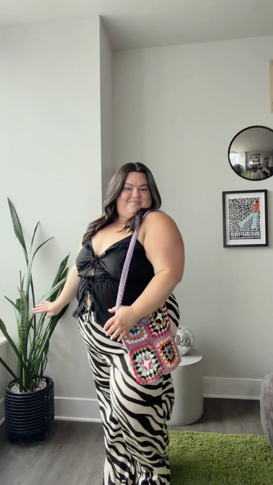 plus size summer outfit 
- pants: H&M size XXL
- top: @Torrid size 3X 
- sandals: Teva 
- crop tuck