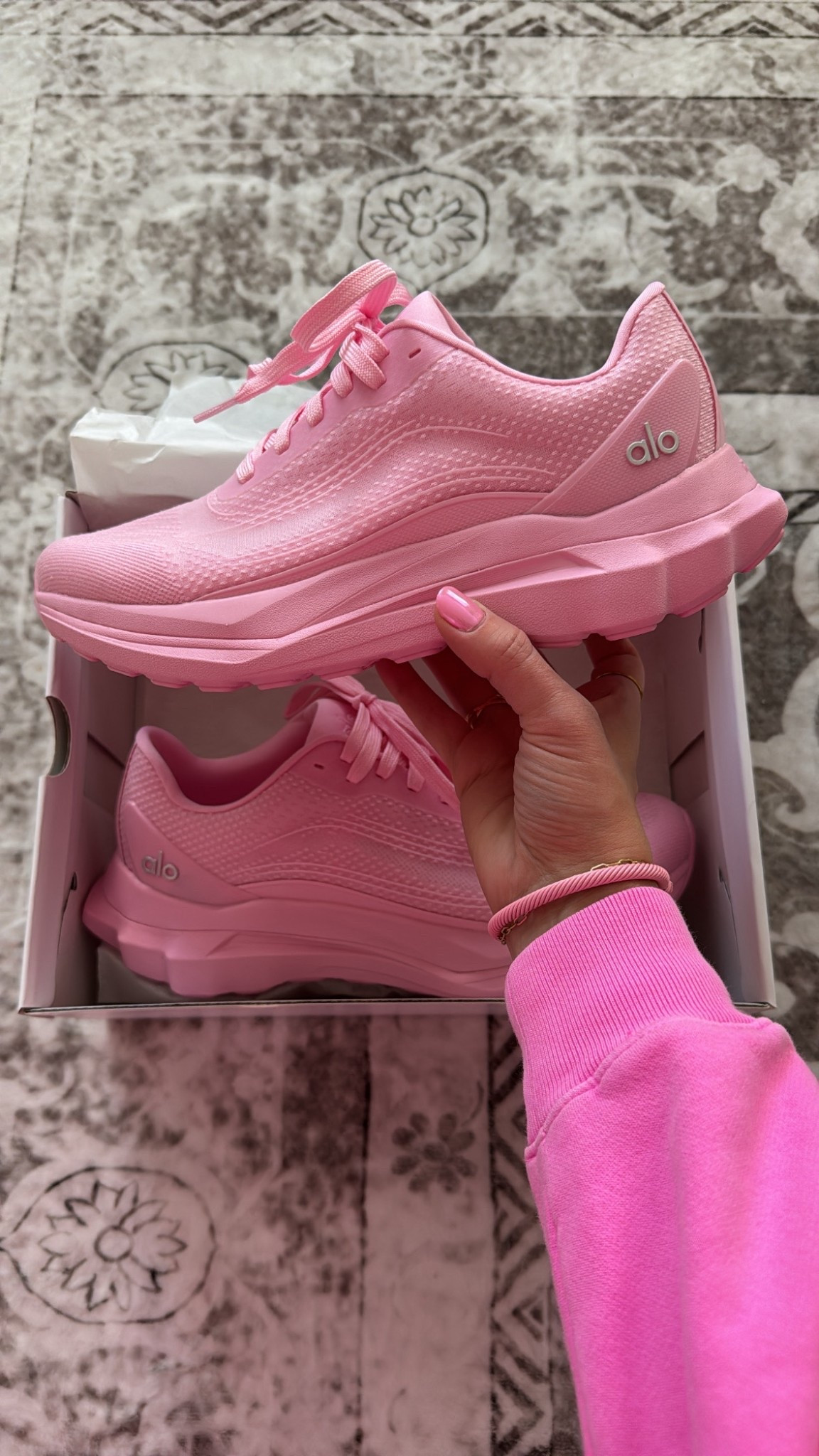 Pink alo sneakers 💗

#LTKFindsUnder50 #LTKFindsUnder100