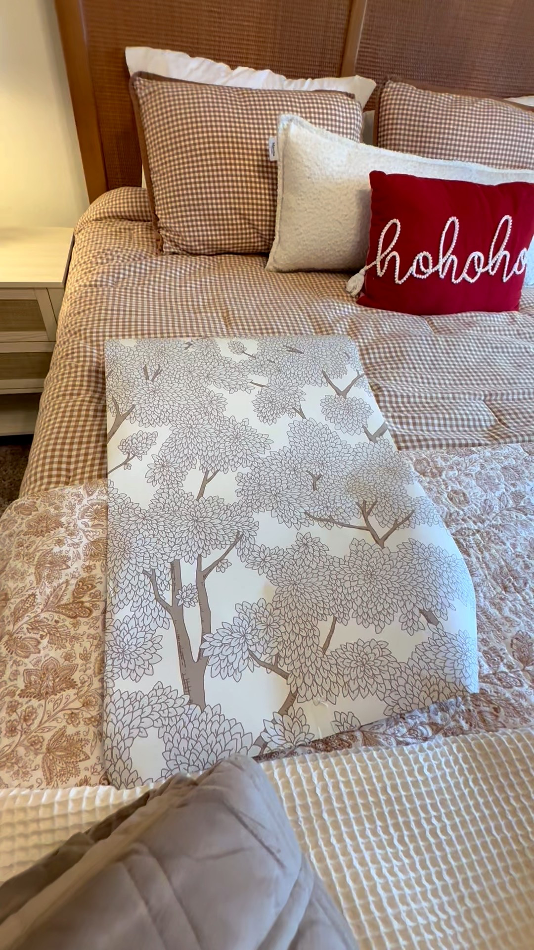 I'm working makeover for our guest bedroom. Here are the the supplies I'm using. I'm also using paint in the color cotton by Sherwin-Williams for the lower wall with moldings.