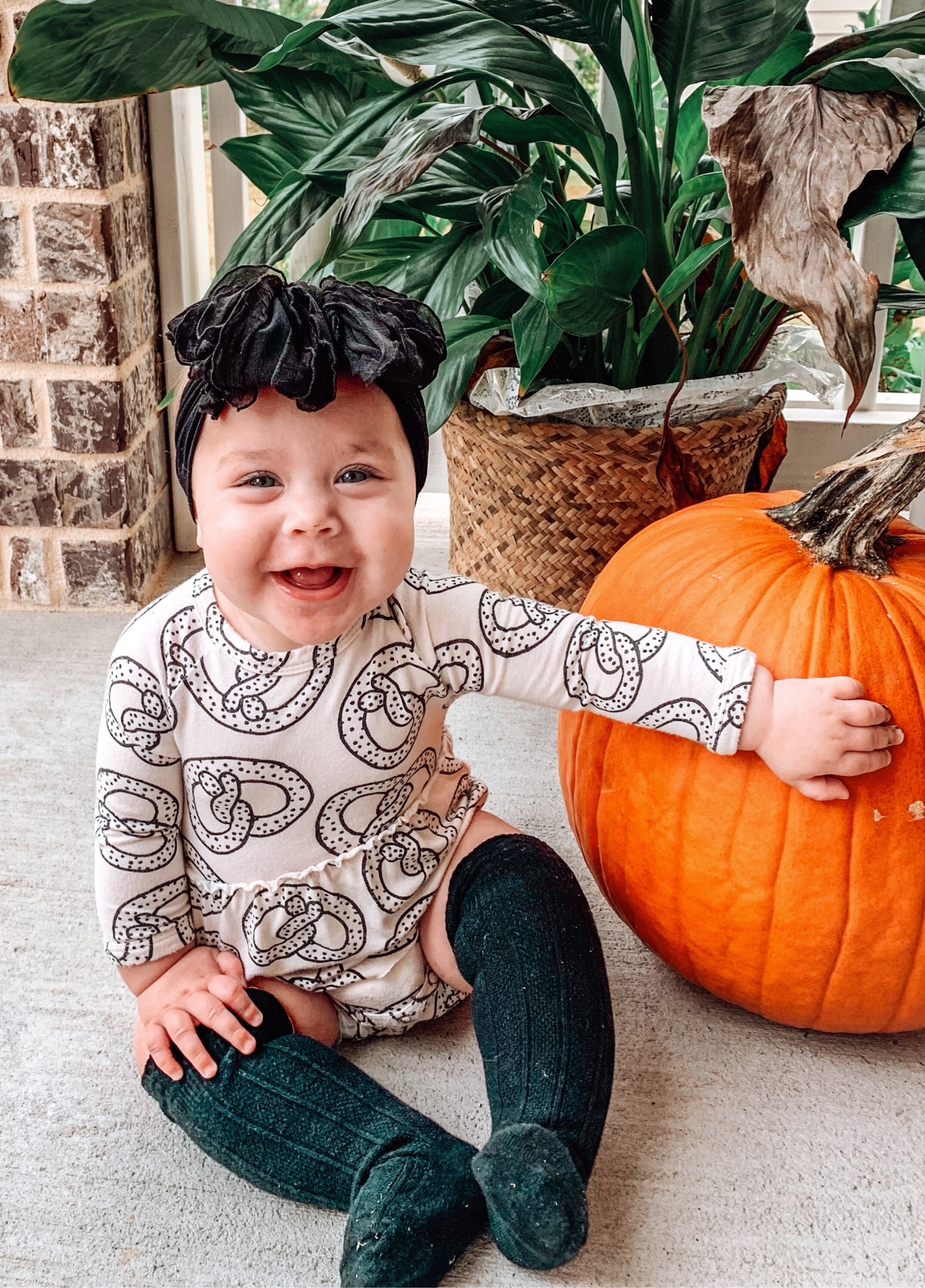 spearmint love baby pretzel ruffle skirted onesie🎃🥨🖤

#LTKkids #LTKbaby #LTKfit