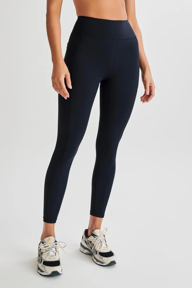 Briar V Back Leggings With Pockets - Black | Meshki (APAC)