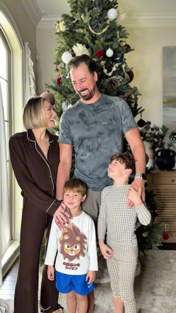 ☁️ Softest PJs Ever Alert ☁️
These Target PJs feel like I’m wrapped in a cloud ✨
Perfect for movie marathons, cocoa sips, and all things holiday cozy 🫶
Linked in my LTK for all my comfy queens!

#TargetFinds #CozySeason #LTKhome #SoftestPJs #HolidayLounge 

 #LTKmomlife #LTKmorningroutine #LTKFindsUnder50