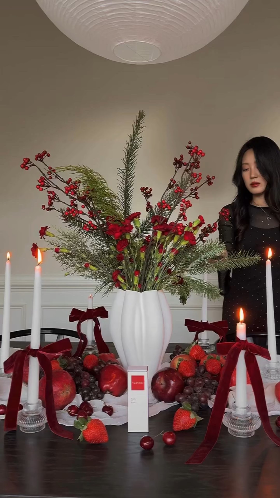 Dreaming in red this Christmas♥️ Sogno in Rosso by Valentino Beauty
.
.
.
#AD #AnatomyofDreams #GiftedByValentinoBeauty #christmasdecor #fragrancelover