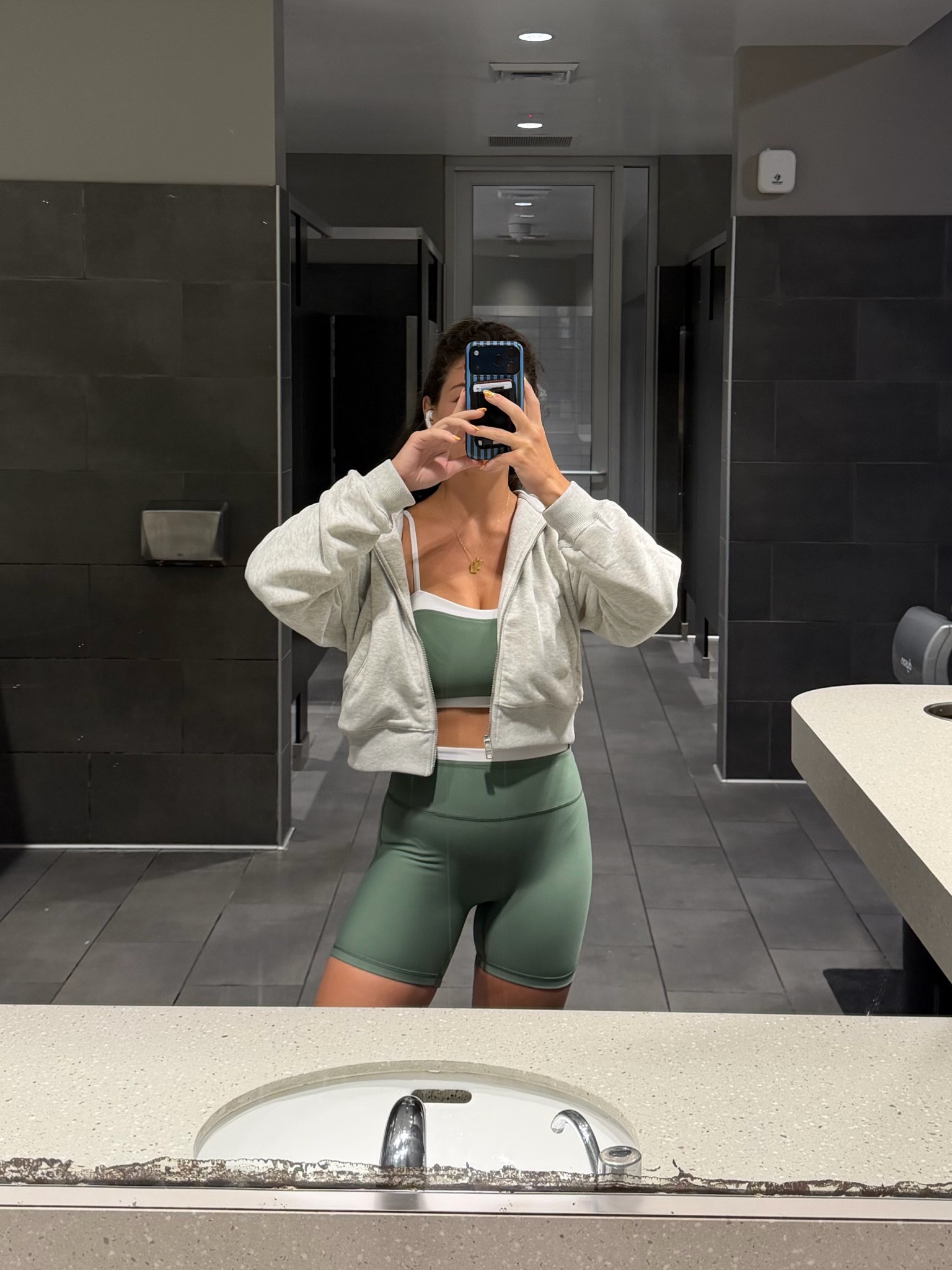 cute workout sets are the best gym motivation!! Obsessed with this set from Abercrombie! I’m wearing the curve love sports bra size small, and bike short in small



Gym outfit 
Workout set 
Abercrombie style 
Abercrombie finds 

#LTKfitnessgoals #LTKmomlife #LTKootd