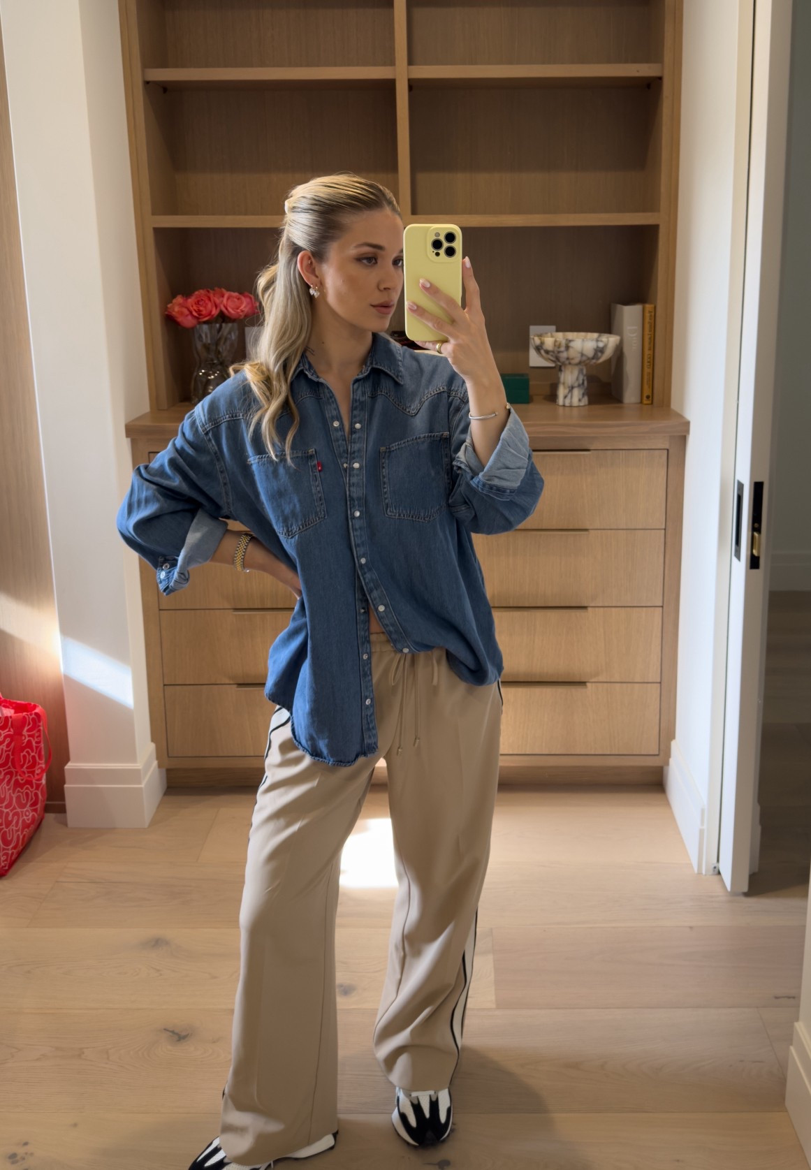 denim shirt ootd

#LTKmomlife #LTKootd #LTKgrwm