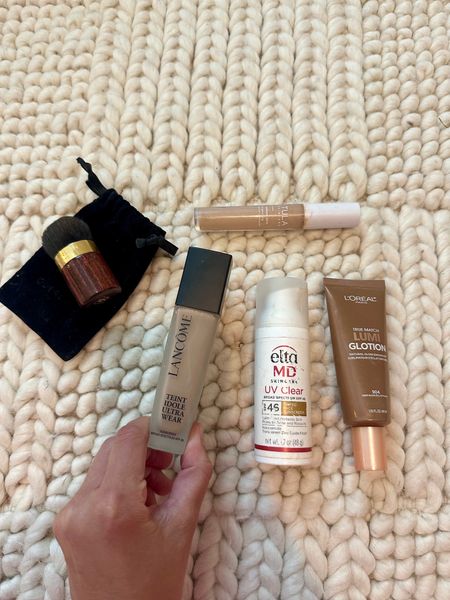 Everyday, glowy makeup ✨🫶


Tinted sunscreen 
Foundation
Bronzing drops 
Concealer 
Drugstore makeup 
Ulta haul 
Sephora 

#LTKSeasonal #LTKbeauty