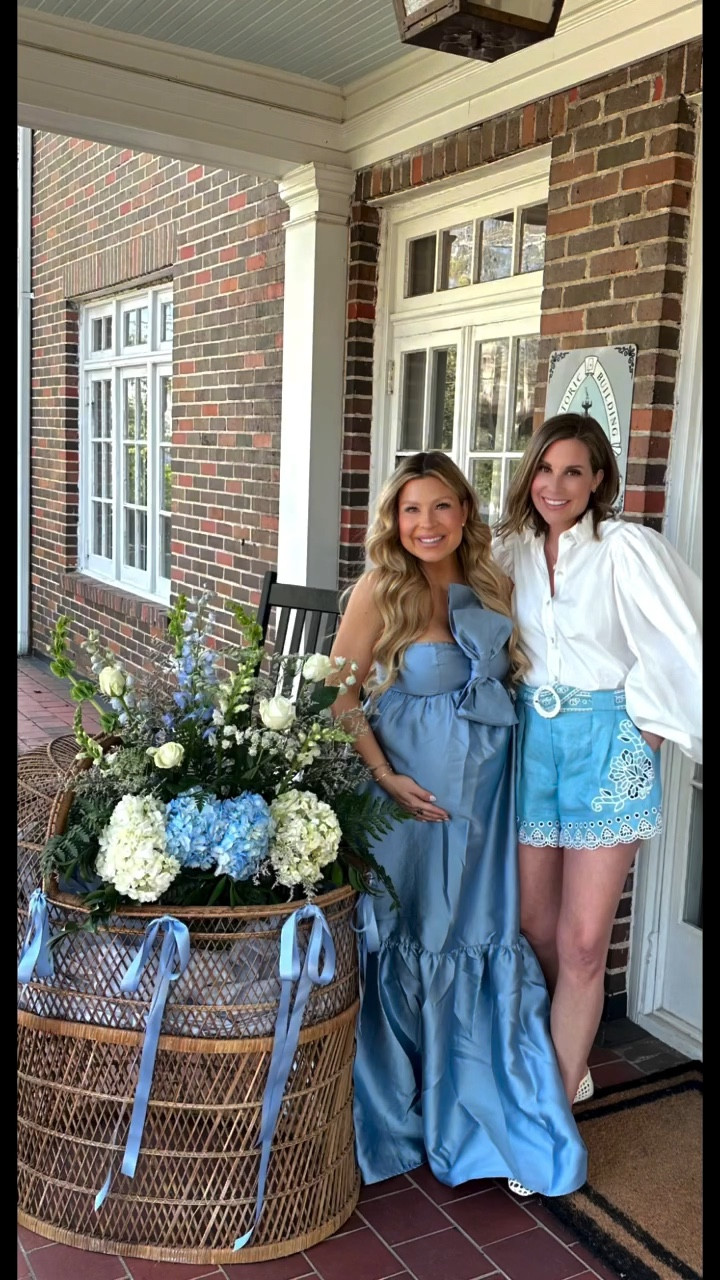 POV: you finally meet your creator friend in real life… and it’s at her baby shower. 🩵

Started as a creator giveaway less than a year ago, and today we finally got to hug in real life celebrating Blakelee’s growing family. ☺️ To know her is to love her, she’s so genuine and absolutely beautiful inside and out! 

This is the best part of this account for me and makes me wish I had created it much much sooner. 🫶🏼