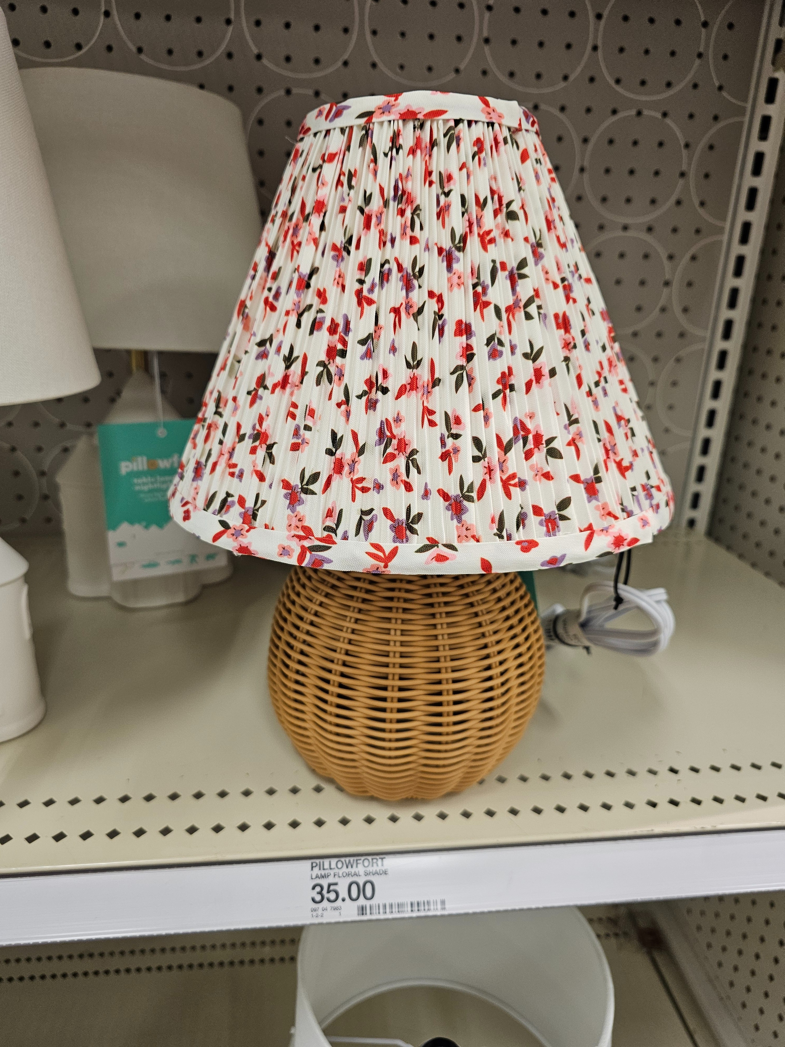 Love the vintage style of this lamp for a kids room

