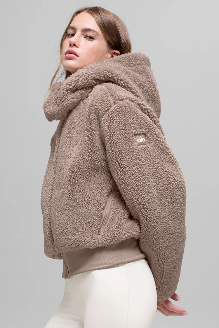 Foxy Sherpa Jacket - Chai Latte | Alo Yoga (US)