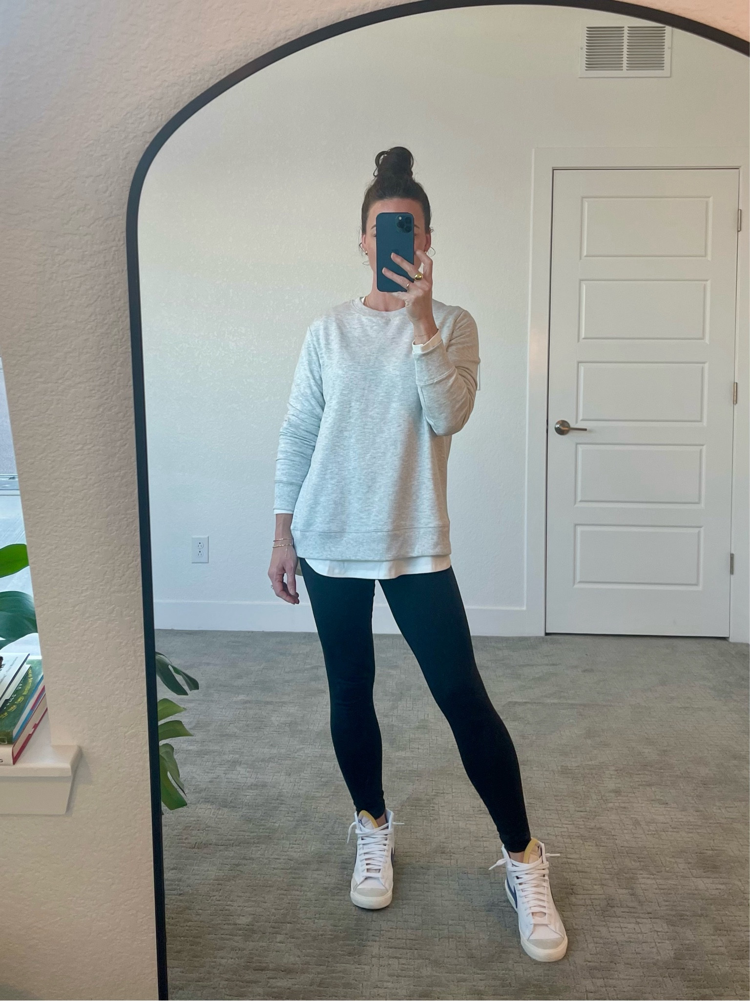 I finally found the best cozy fit layering white tee 🤩

Street style, travel outfit, leggings, sneakers 

#LTKtravel #LTKstyletip #LTKfindsunder50