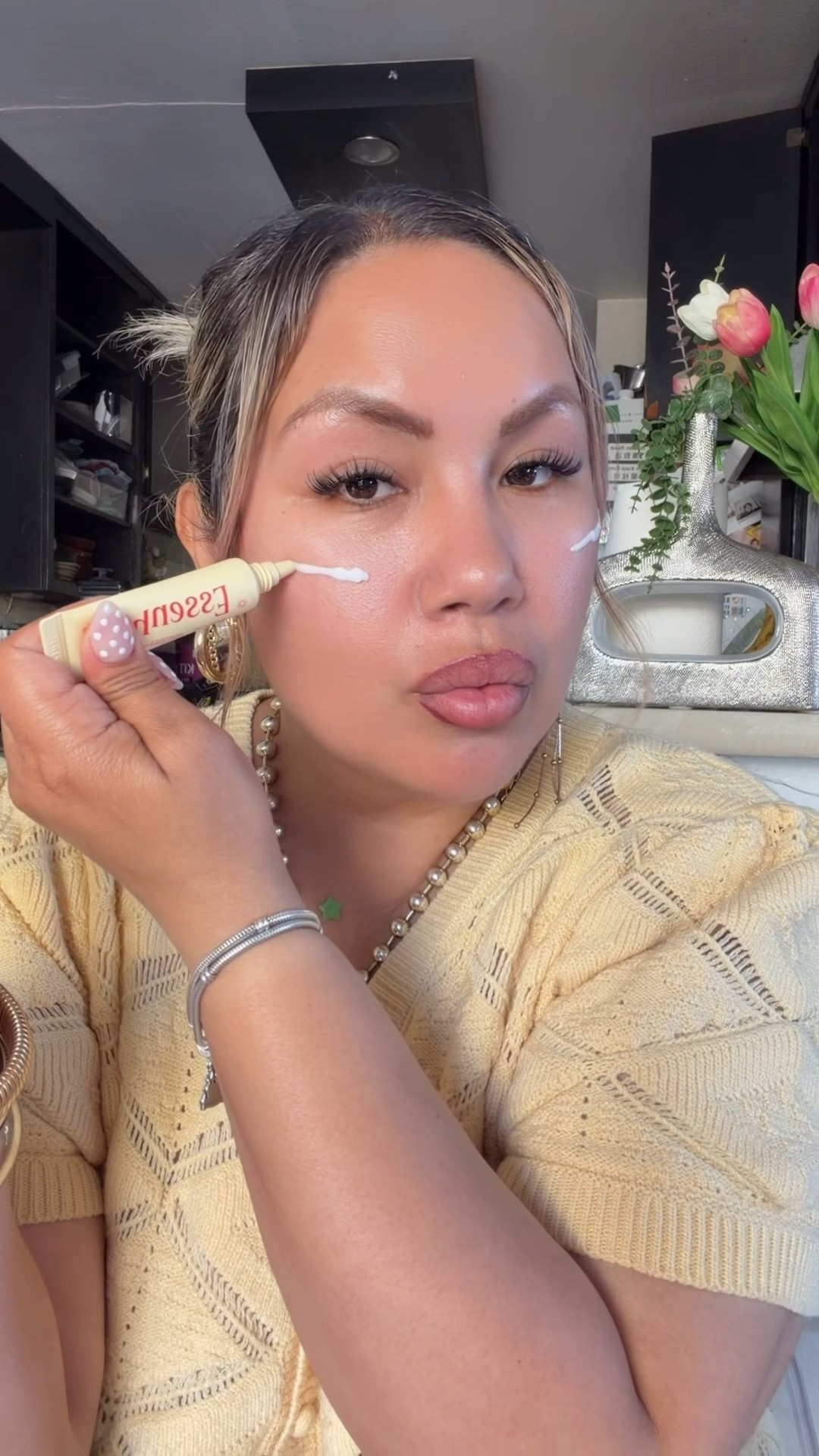 Day to Night Routine for Korean glass skin!! The glow is immediate and the best results happen over time!  

Skincare routine, kbeauty #essenherb #essenherb_global #essenherbroutine #skincareroutine #kbeauty

#LTKselfcare #LTKOver40 #LTKBeauty