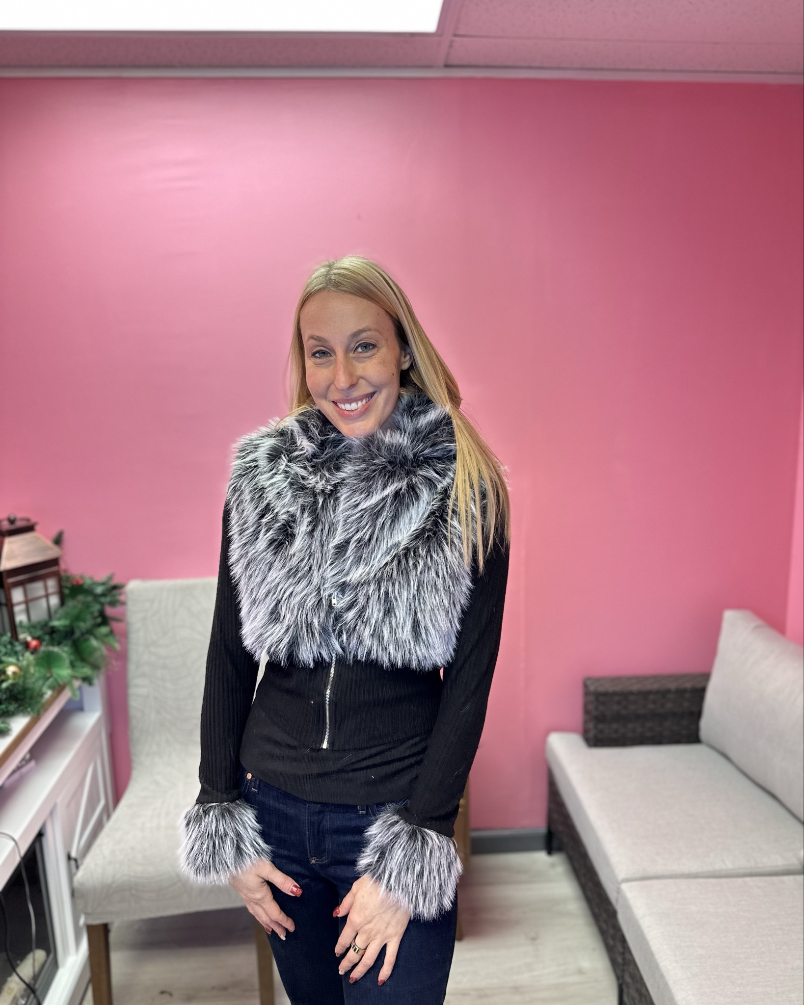 Snuggly faux fur jacket 
🖤i love the super soft fur on this 
🖤it does have good stretch in the black section and warm where the fur is
🖤fits true to size, wearing size small and I am 5’10”


#LTKFindsUnder50 #LTKFindsUnder100 #LTKTall