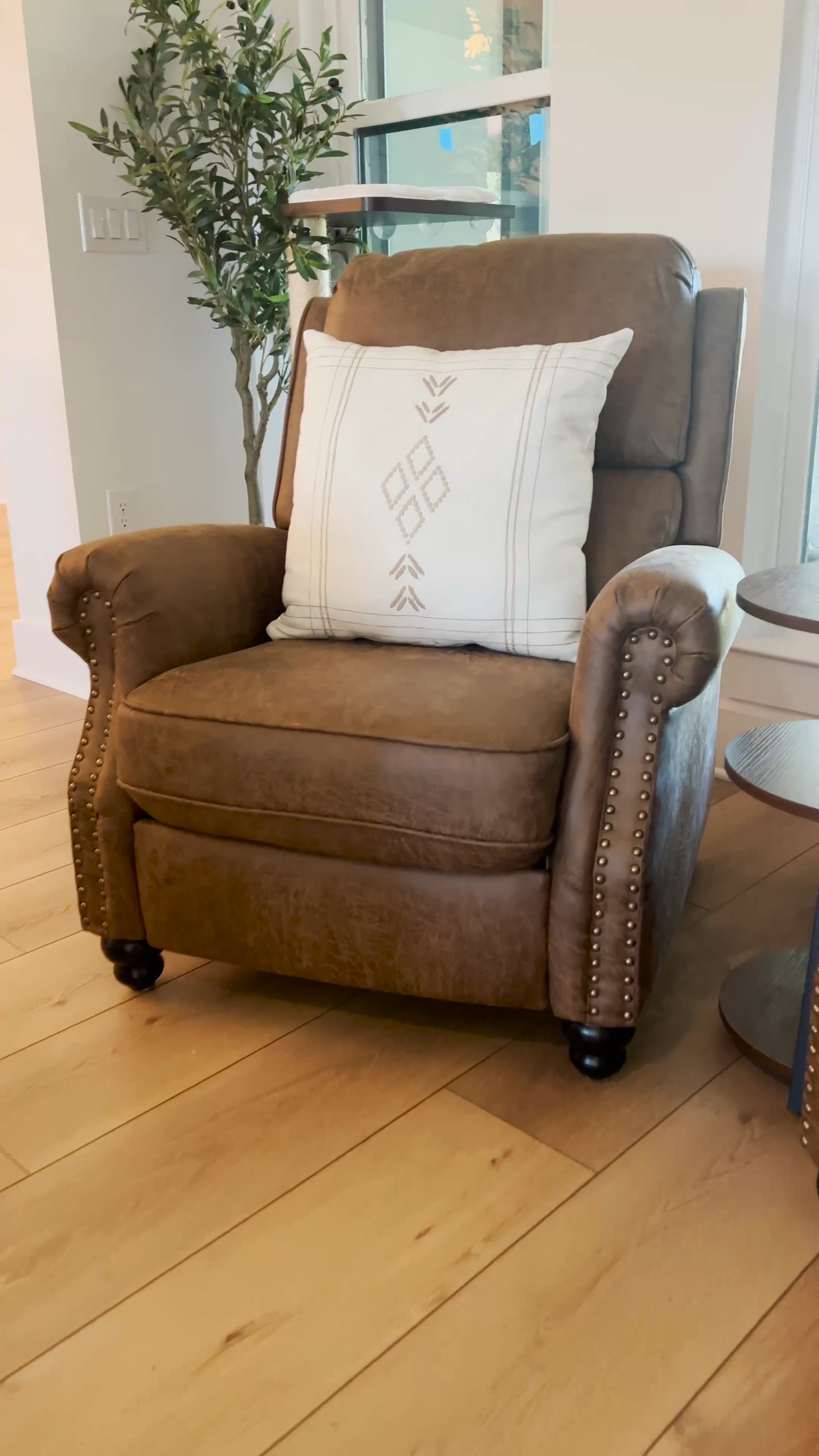 Are you looking for a comfortable and stylish recliner on a budget?! I got you covered 😍 

#LTKhome