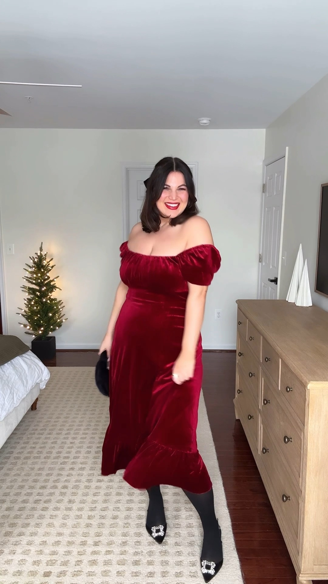 Merry Christmas Eve!! Get ready with me to go celebrate with my fam! Wearing my favorite strapless bandeau from @truekind 💖 that’s actually convertable so it can be worn so many different ways! Highly recommend especially if you are usually a strapless bra hater! Plus you can save 20% off with my code KELLYTK20. 

Strapless - size xl * 20% off with my code KELLYTK20. 
Panties - xl
Tights - xl
Dress - large 
Heels - 9.5 from target last year 



#LTKMidsize #LTKHoliday #LTKTall