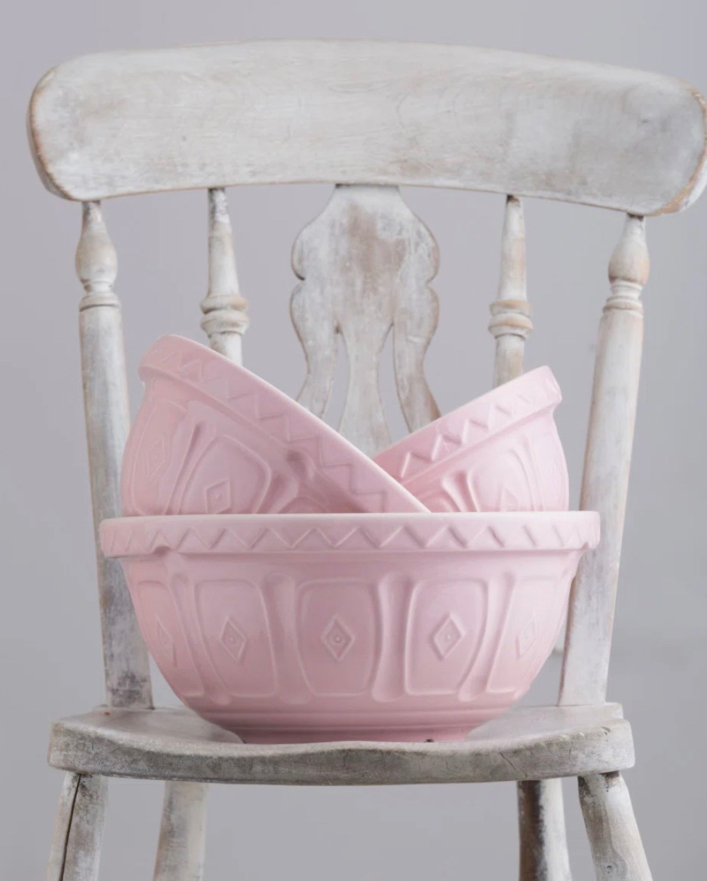 Love love love these bowls!! They have them in so many colors but they would be perfect for decorating with!! 

#farmhousedecor #decorating #militarywife #mixingbowls 