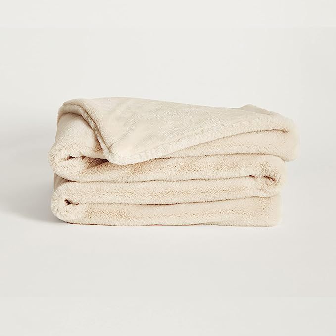 Amazon.com: UnHide Lil’ Marsh - Faux Fur Blanket - Durable, Lightweight, Extra Soft Blanket - M... | Amazon (US)