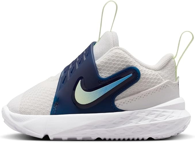 Nike Kids' Team Hustle D Basketball Shoes | Amazon (US)