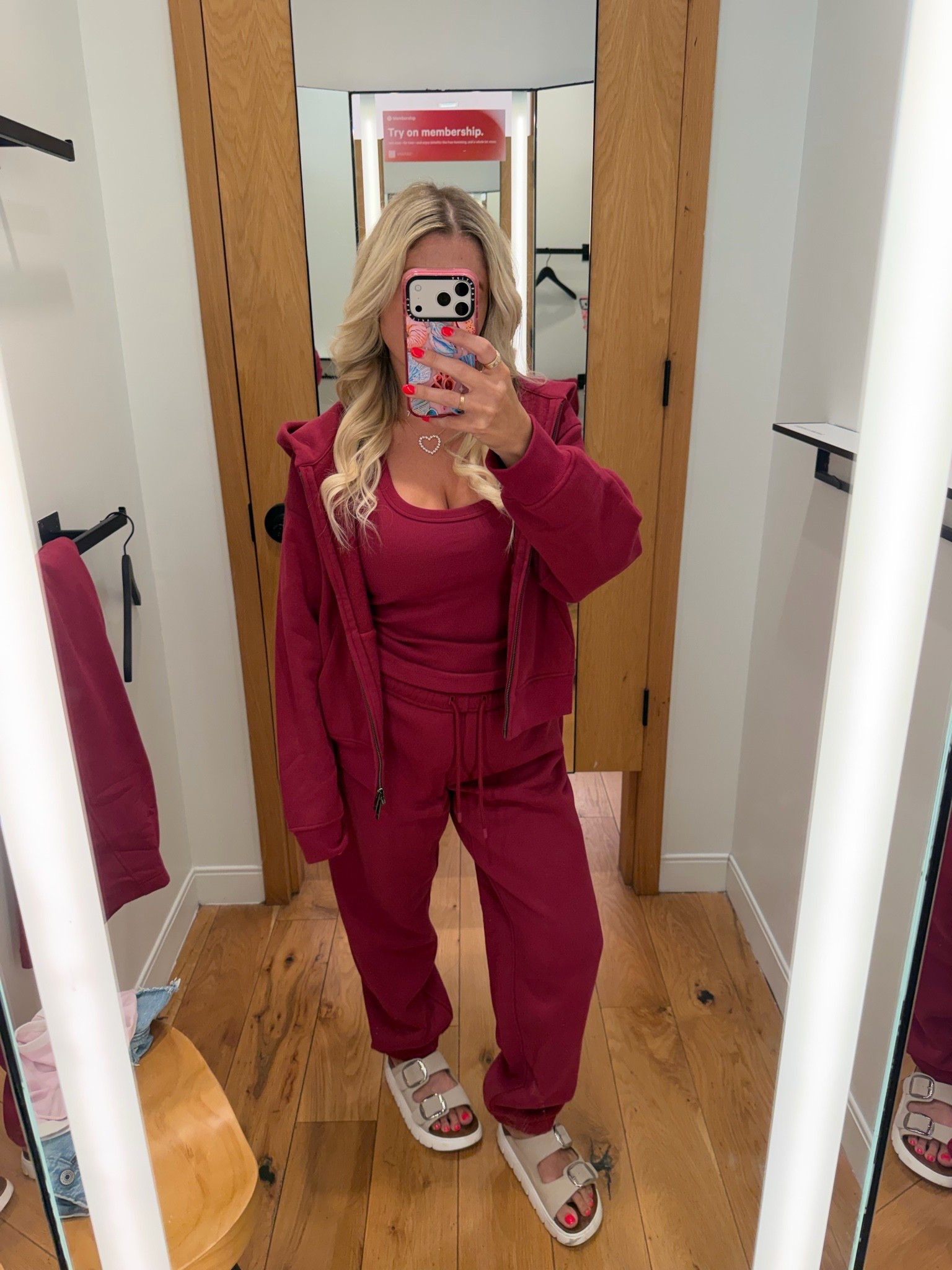 @lululemon matching set
Size xs
Sandals tts
Fall outfit