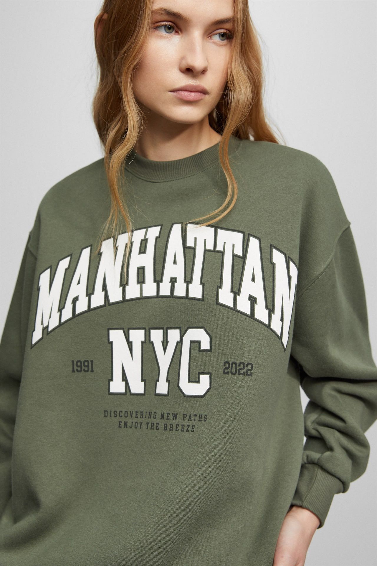 Varsity round neck sweatshirt | Green Sweatshirt | Winter Outfit Inspo | Budget Fashion | PULL and BEAR UK