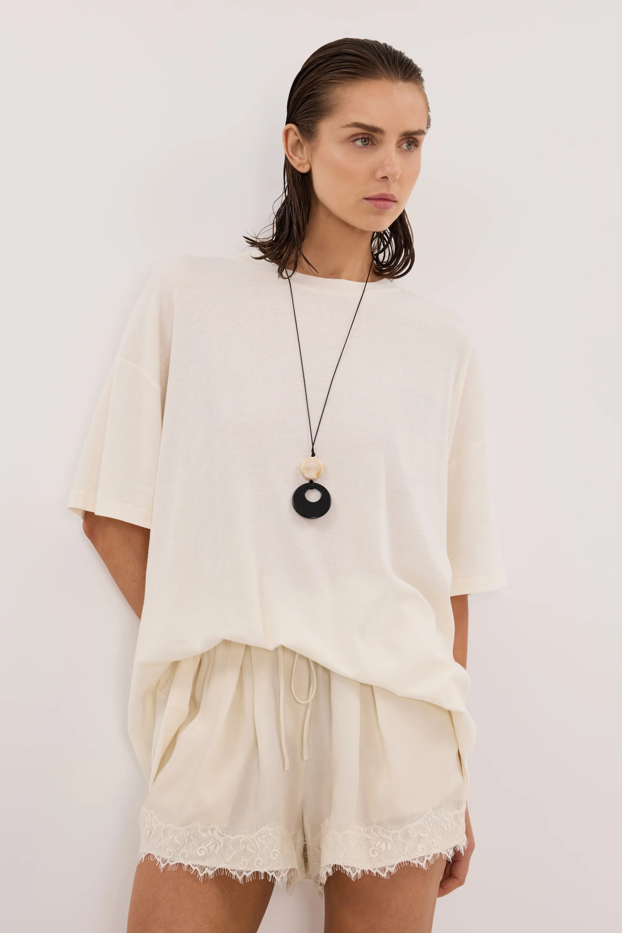 SLOANE CREAM COTTON LONGLINE TEE | DISSH