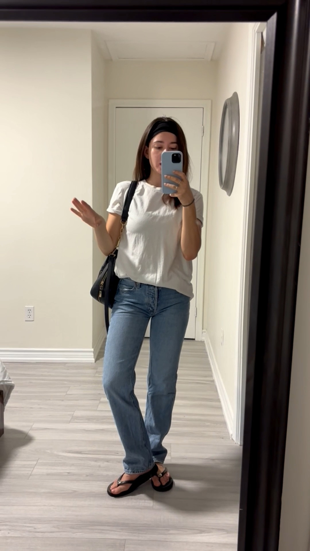 Jeans & a tee, alwayyyys

#LTKcanada #LTKjeans #LTKstyletip