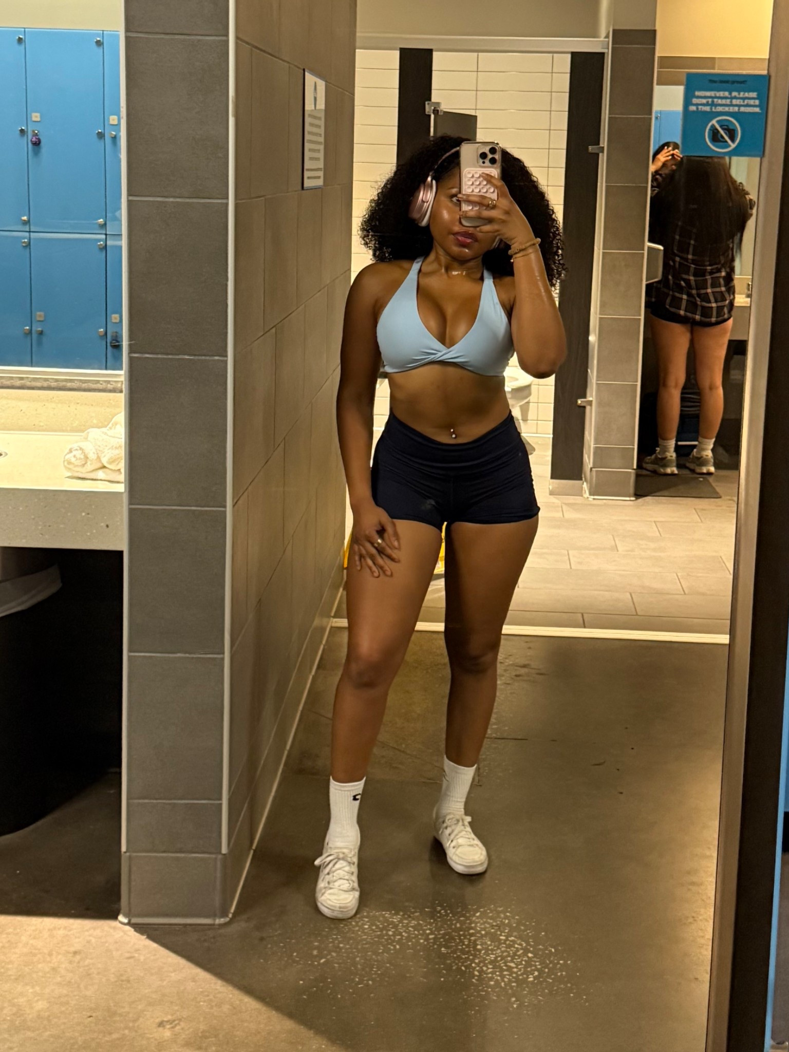 Today’s gym ootd: Low impact twist front  halter cropper sport bra with workout shorts 👌🏾