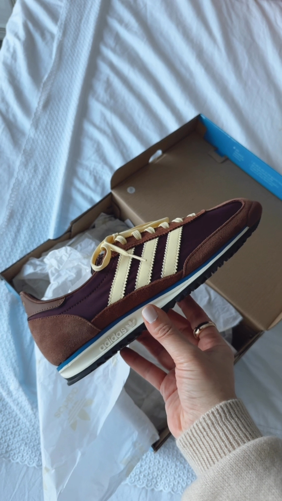 Adidas SL 72 maroon

Deportivas sneakers trainers #LTKGiftGuide #adidas #adidassl72 #LTKshoecrush