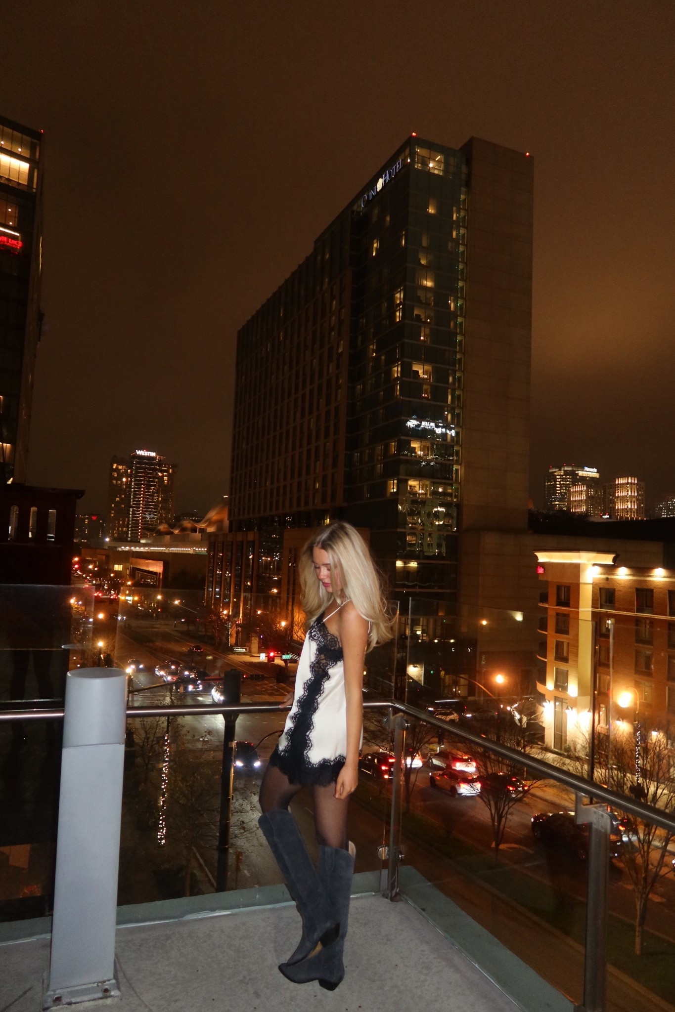 Nashville Nights ✨
Borrowed mom’s boots 