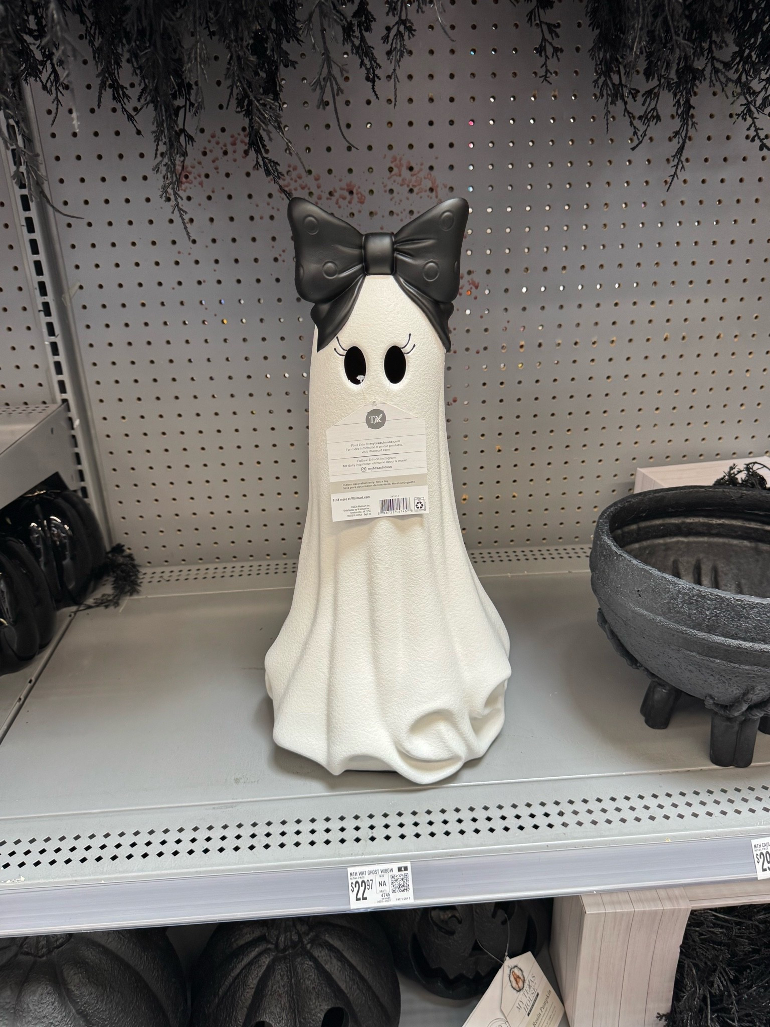 Had to snag the last one at my local Wal-Mart !! It’s the cutest 👻

Halloween// Halloween Decorations// Walmart // Walmart finds //Ghost Decorations

#LTKSeasonal #LTKHome