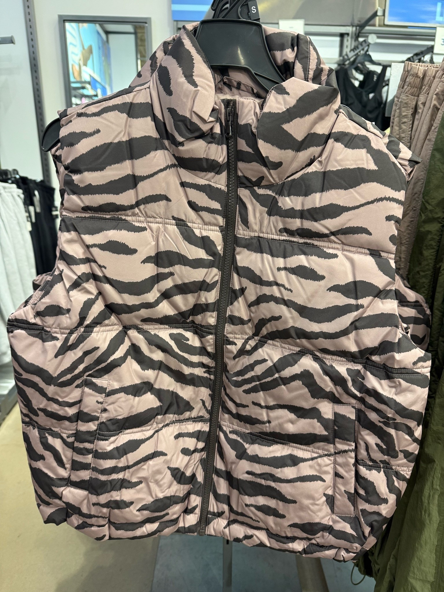 Old Navy activewear!! 
Must haves for fall

#LTKActive #LTKSeasonal #LTKootd
