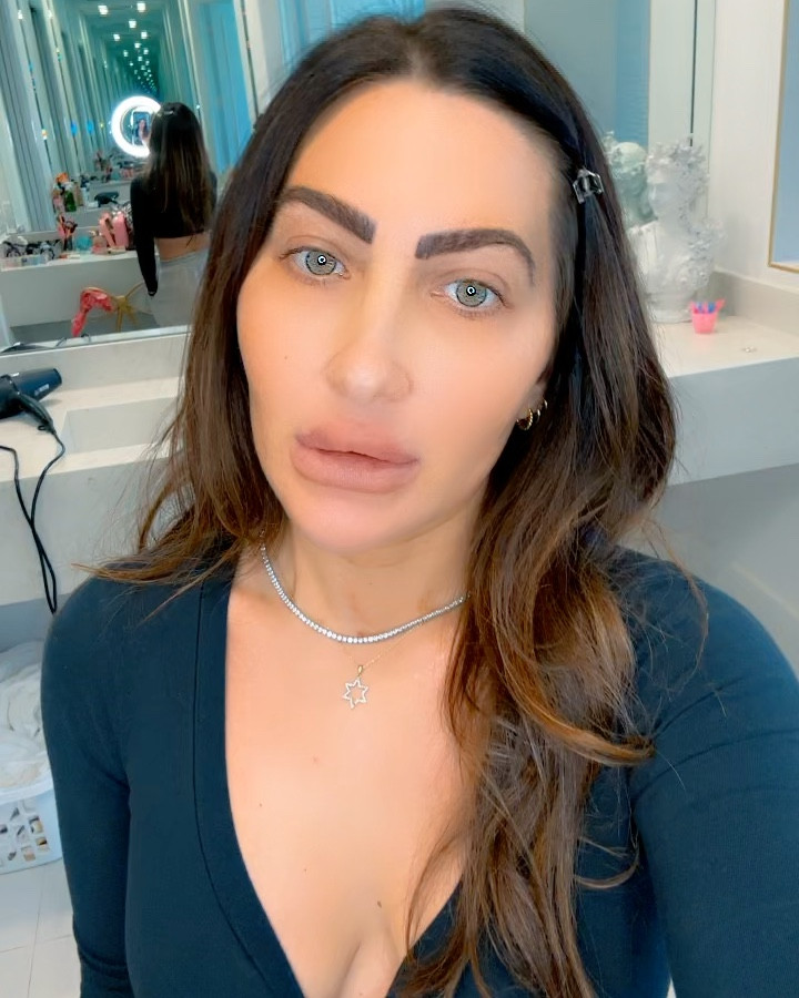 Dewy, glowing makeup no makeup look

#LTKBeauty